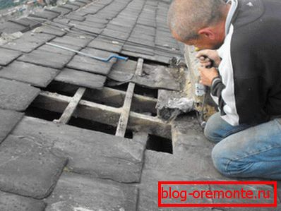 Замена листов на кровле из плоского шифера