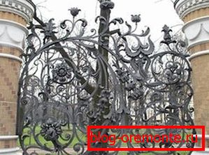 Кованые заборы: виды и характеристики